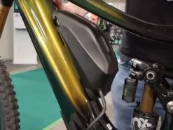 Giant EnergyPak Plus Range Extender 250 Wh -Giant giant energypak plus range extender mounted